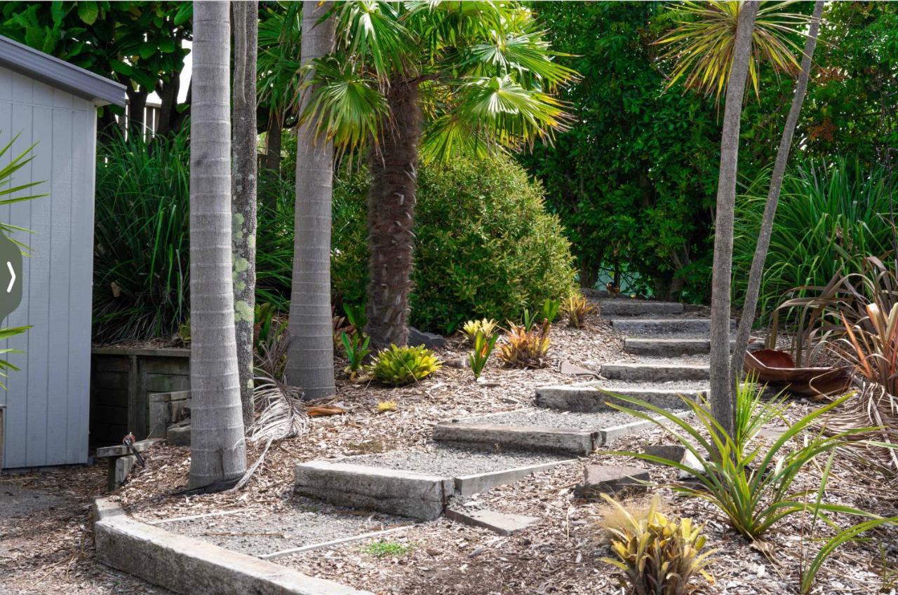 Cabbage Tree - Summer Or Winter Beachfront Haven Papamoa Exterior photo